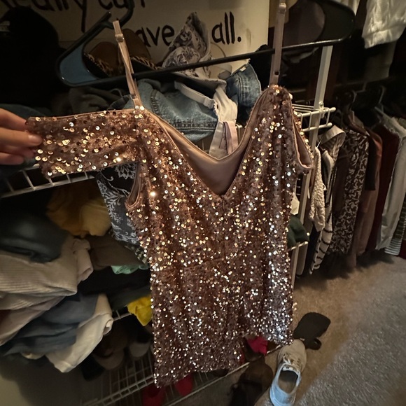 Gold Floral Sequin Cold Shoulder Romper NWOT - Picture 5 of 8